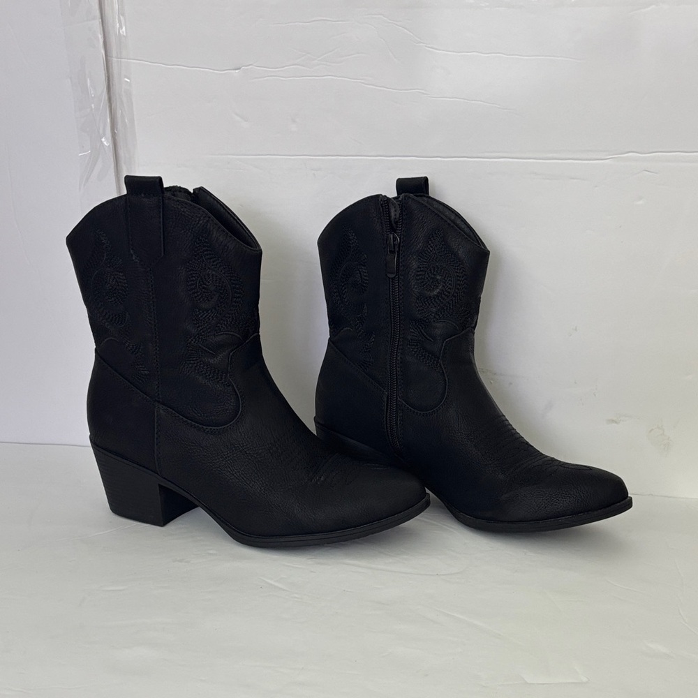 Global Win Black Heeled Boots